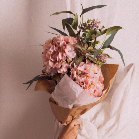 ramo de hortensias rosas artificiales