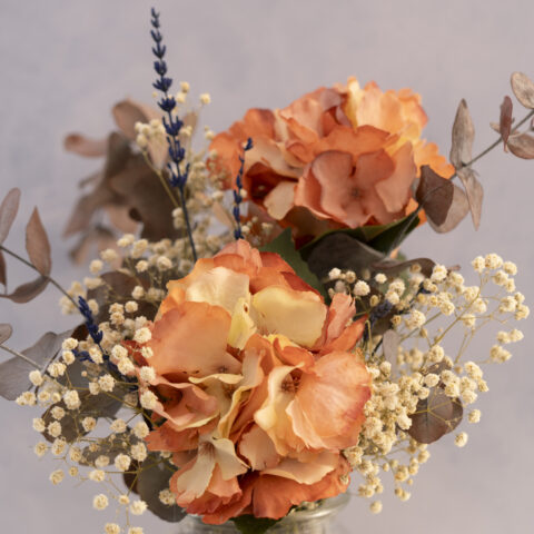 comprar centro de flores de hortensias naranjas artificiales y flores preservadas online