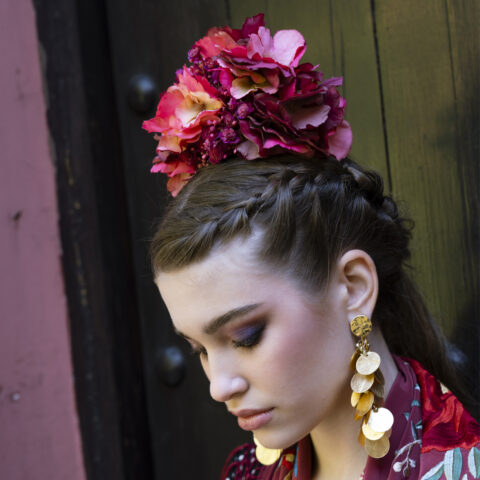 ramillete de flamenca con flores variadas en tonos buganvillas