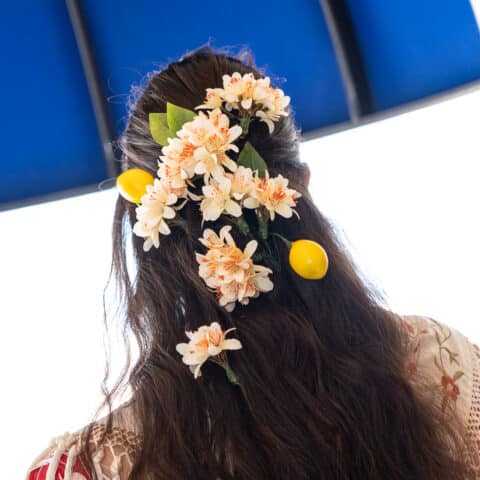 DISEÑO FLORAL ANDALUZ CON 7 RAMITOS DE AZAHAR Y DOS LIMONES