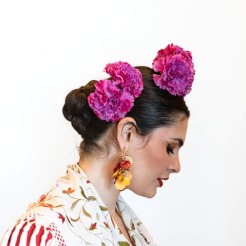 RAMILLETE 2 CLAVELES TERMINACIONES EN LILA Y BUGANVILLA